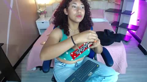 Snapshot of lauraltt chatting on December 2, 12:39 pm lauraltt online show from December 2, 12:39 pm