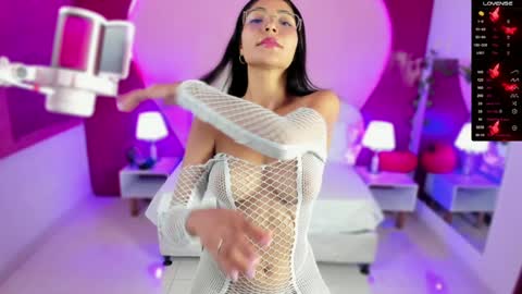 Laura MartinGMT-5 2200-0600 online show from January 5, 1:13 am