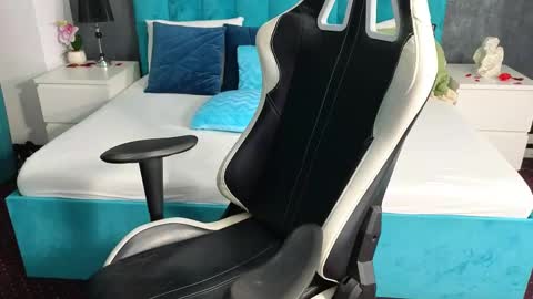 LauraMirage online show from December 21, 10:51 pm