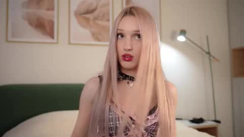 Snapshot of lauramusk chatting on September 24, 8:35 am Laura online show from September 24, 8:35 am