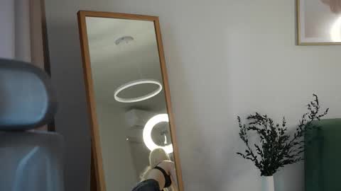 Snapshot of lauramusk chatting on November 2, 8:51 am Laura online show from November 2, 8:51 am