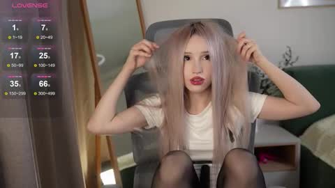 Snapshot of lauramusk chatting on October 15, 2:52 pm Laura online show from October 15, 2:52 pm