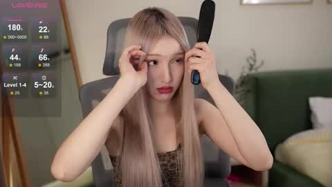 Snapshot of lauramusk chatting on October 13, 5:59 pm Laura online show from October 13, 5:59 pm