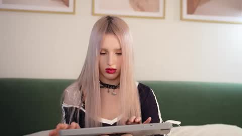 Snapshot of lauramusk chatting on September 25, 8:46 am Laura online show from September 25, 8:46 am