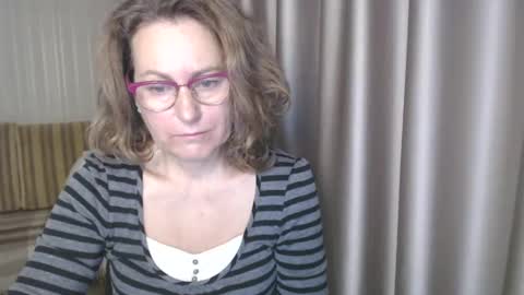 Lauraoven1 online show from December 13, 7:26 am