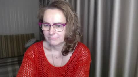 Lauraoven1 online show from January 10, 7:00 pm