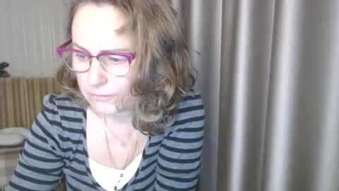 Lauraoven1 online show from December 18, 7:15 am