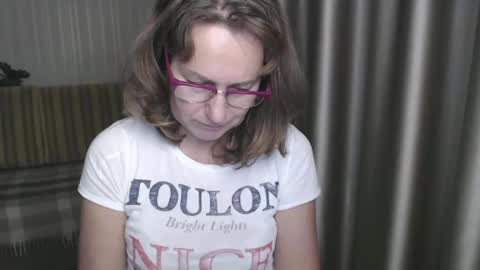 Lauraoven1 online show from December 27, 6:42 pm
