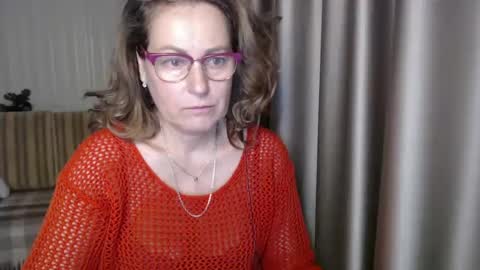 Lauraoven1 online show from December 19, 6:56 am