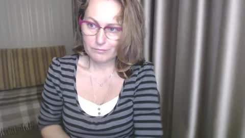 Lauraoven1 online show from December 26, 7:03 am