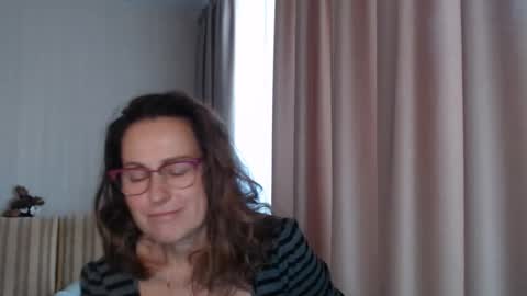 Lauraoven1 online show from October 18, 8:17 am