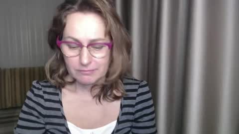 Lauraoven1 online show from December 24, 12:55 pm