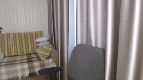 Lauraoven1 online show from December 28, 10:47 am