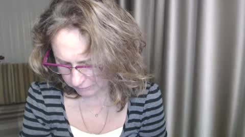 Lauraoven1 online show from December 22, 3:33 pm