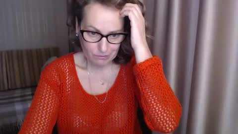 Lauraoven1 online show from January 19, 7:36 am