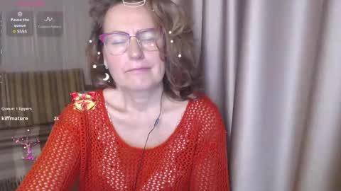 Lauraoven1 online show from December 7, 9:28 am