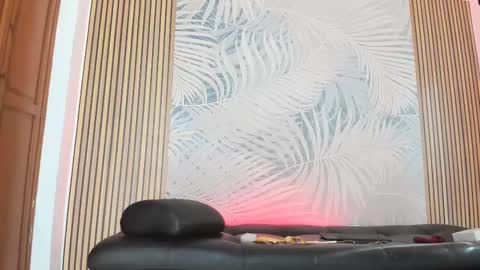 Laura online show from February 9, 1:14 pm