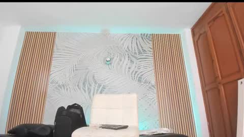 Laura online show from September 12, 2:35 pm