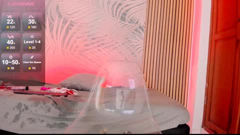 Laura online show from December 7, 11:34 pm