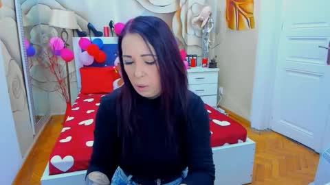 Laura online show from February 11, 4:22 am