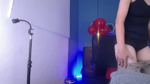 Laura Sofia online show from March 6, 1:39 pm