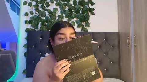 laura online show from July 9, 11:28 pm