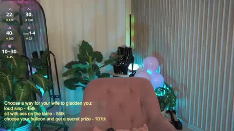 Snapshot of laurawifeness chatting on September 29, 6:29 am  Laura  online show from September 29, 6:29 am