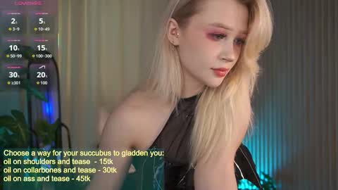 Snapshot of laurawifeness chatting on September 18, 6:45 am  Laura  online show from September 18, 6:45 am