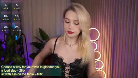 Snapshot of laurawifeness chatting on October 14, 6:49 am  Laura  online show from October 14, 6:49 am