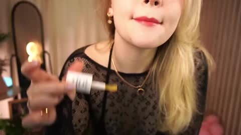  Laura  online show from April 5, 6:34 am