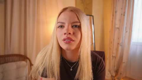 Hello  im  Lan and im glad to see you in my room 3 online show from July 19, 6:37 am