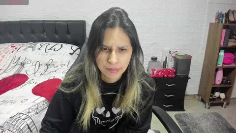 Snapshot of lauren_ashlee chatting on January 3, 2:19 pm Lauren Independent model online show from January 3, 2:19 pm