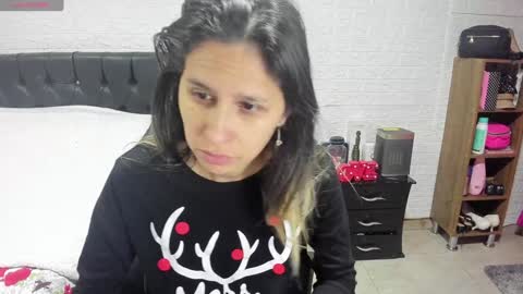 Snapshot of lauren_ashlee chatting on December 31, 1:08 pm Lauren Independent model online show from December 31, 1:08 pm