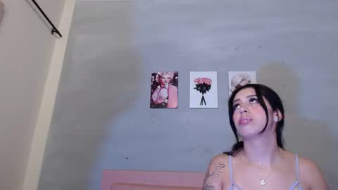 Snapshot of lauren_bacall1 chatting on October 3, 3:17 pm Sara online show from October 3, 3:17 pm