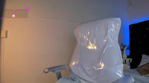 Snapshot of lauren_fit chatting on October 18, 9:16 pm Lauren online show from October 18, 9:16 pm