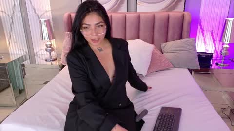 Lauren  online show from April 9, 6:19 am