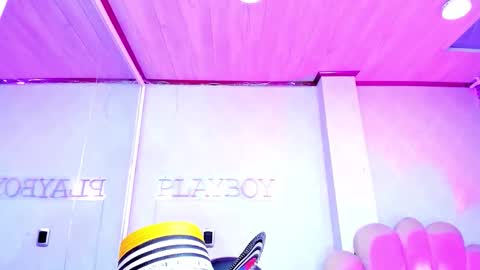 Lauren Hu online show from September 26, 6:33 am