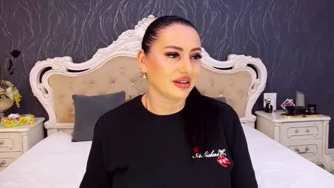 Laura online show from February 24, 7:12 pm