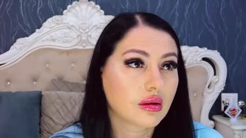 Laura online show from April 4, 2:16 pm