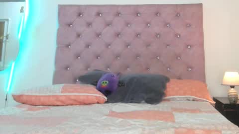 laurenlaine online show from March 21, 3:39 pm