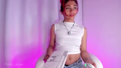 laurenn__1 online show from April 23, 2:52 am