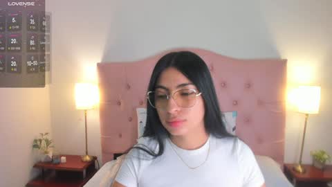 laurenn_smitth online show from January 23, 12:30 pm