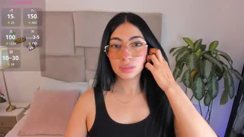 laurenn_smitth online show from October 6, 12:44 pm