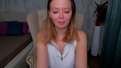 laurennhill online show from September 28, 12:28 am