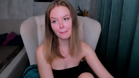 laurennhill online show from October 12, 1:30 am