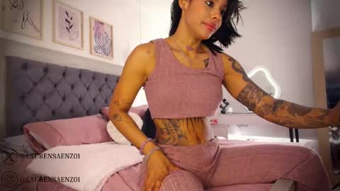 Snapshot of laurensaenz chatting on September 26, 12:47 pm Lauren Saenz online show from September 26, 12:47 pm