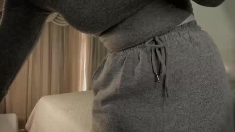 Snapshot of laurensaenz chatting on September 17, 12:14 pm Lauren Saenz online show from September 17, 12:14 pm