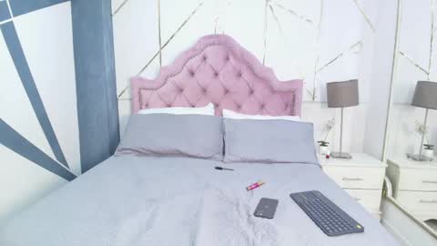 Snapshot of laurensnow1_ chatting on February 14, 4:31 pm Lauren online show from February 14, 4:31 pm