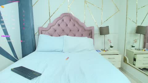 Snapshot of laurensnow1_ chatting on March 3, 4:54 pm Lauren online show from March 3, 4:54 pm