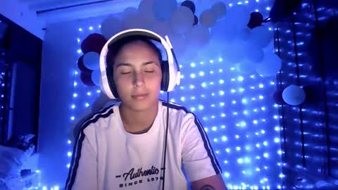 Laurent online show from December 22, 1:33 am